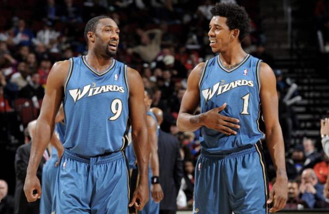 John Hollinger：字母哥和雄鹿目前的局面让人想起利拉德在开拓者的最后时光。双方都不想成为‘坏人’，先按下分手键。