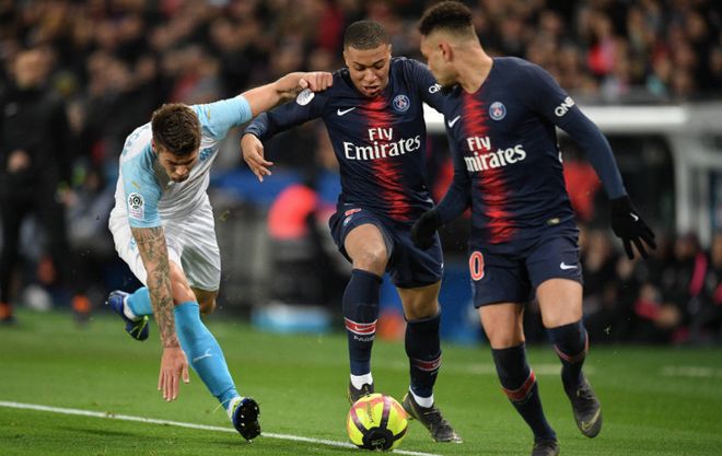 津门虎以1亿投资逆袭联赛前六，培养出三名国脚新星，展现草根逆袭与青训潜力。