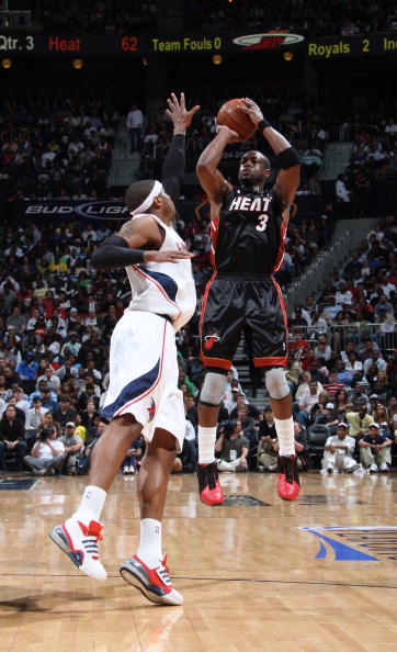 雨一直下，气氛不算融洽！这次比赛为什么不带徐杰呢？