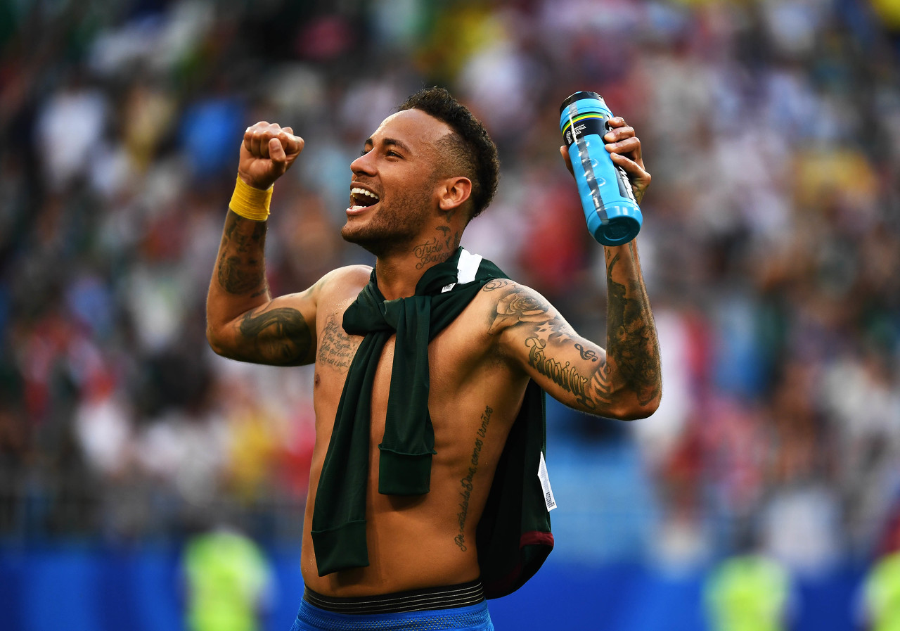 初代LPL一姐小苍泪洒直播间，称自己直播没有意义，不是钱的事儿，主要是没能力留住大哥～